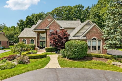 4500 Boxwood Ct, Oakland Twp, MI, 48306-4717 | Card Image