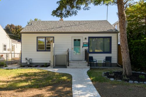 9035 W Lisbon Ave, Milwaukee, WI, 53222-2720 | Card Image