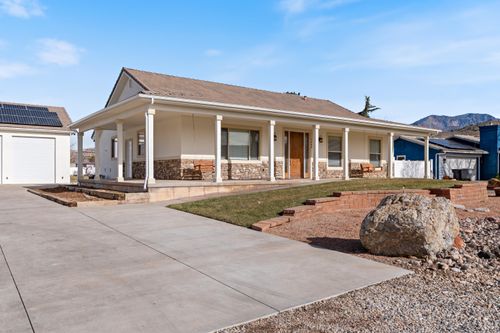 1488 W Diamond Valley Dr, St. George, UT, 84770-6011 | Card Image