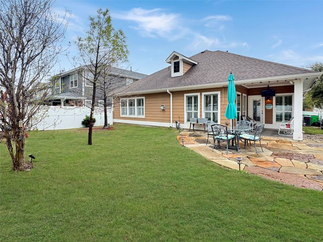 Beautiful Flagstone patio with lots of grass to play | Image 19