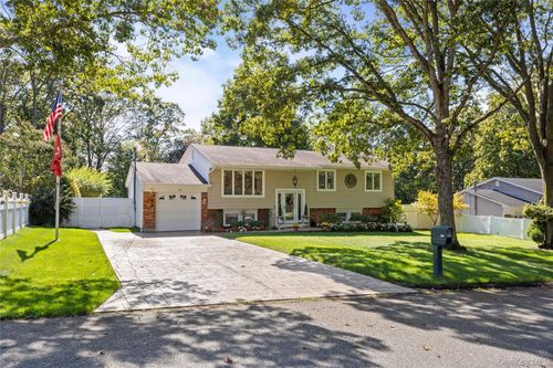 328 Joan St, Ronkonkoma, NY, 11779-6209 | Card Image