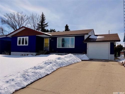 804 Pitt St, Indian Head, SK, S0G2K0 | Card Image