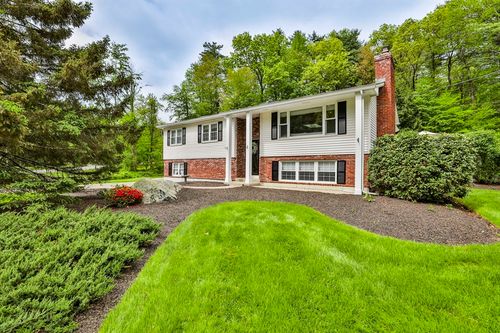 9 Edinburgh Dr, Bedford, NH, 03110-6102 | Card Image