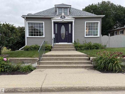 5217 51 Ave, Wetaskiwin, AB, T9A0V5 | Card Image
