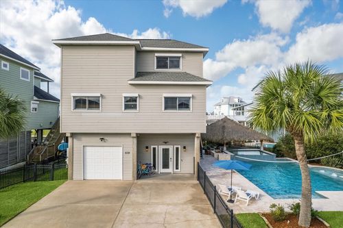 519 Westerly Dr, Tiki Island, TX, 77554-8166 | Card Image