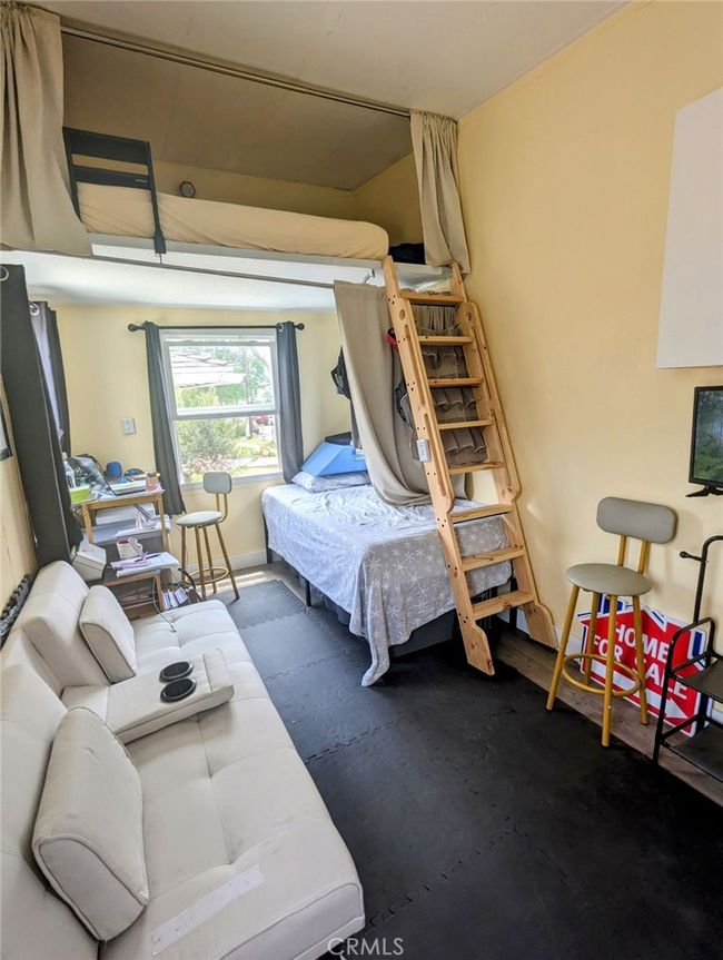 Upper queen bed | Image 6