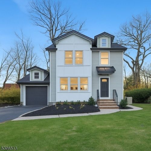 7 Concord Dr, Livingston, NJ, 07039-4313 | Card Image