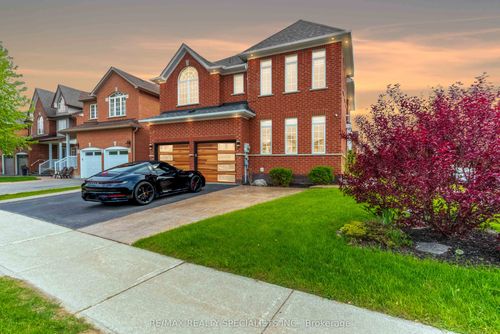 35 Ewart St, Bolton, ON, L7E2V4 | Card Image