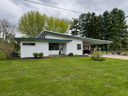710 E Broad St, Chesaning, MI, 48616-1612 | Card Image