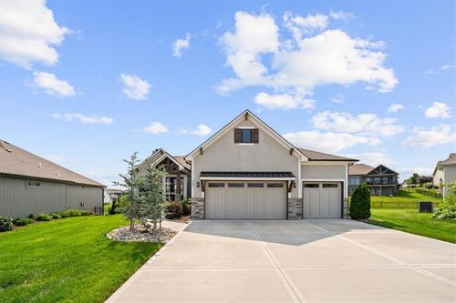 3053 Thoreau Dr, Lee's Summit, MO, 64081 | Card Image