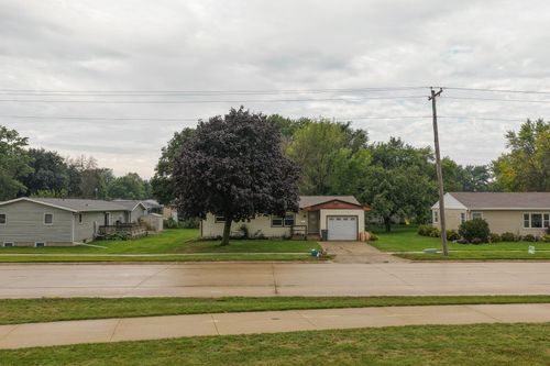 1411 10th Ave E, Spencer, IA, 51301-4755 | Card Image