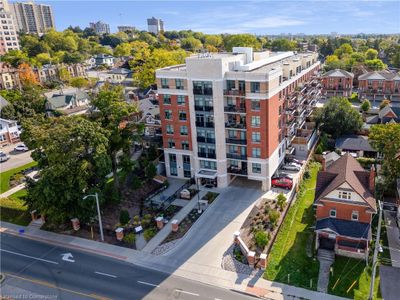 211 - 399 Queen St S, Home with 2 bedrooms, 2 bathrooms and 1 parking in Kitchener ON | Image 2