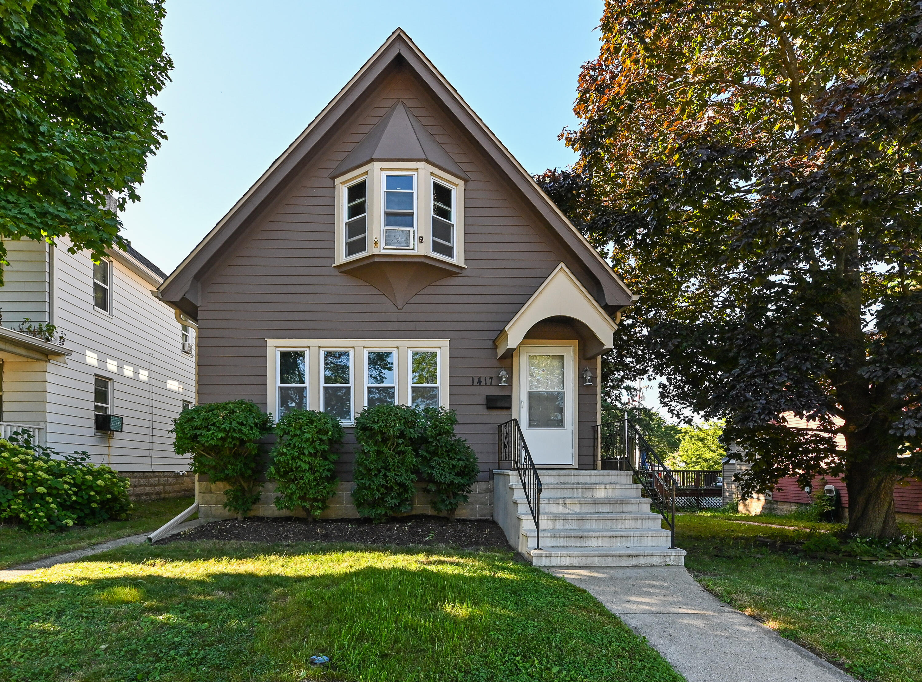 Rawson Ave, South Milwaukee, WI 53172