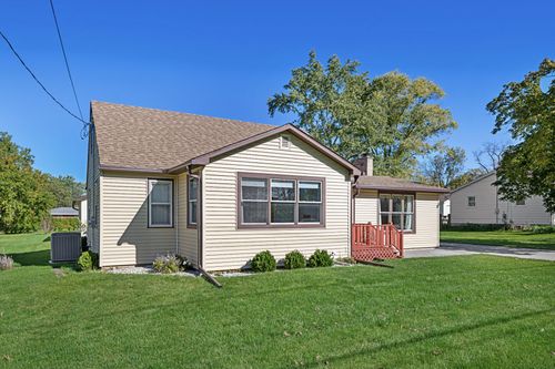 712 15th Ave, Union Grove, WI, 53182-1424 | Card Image