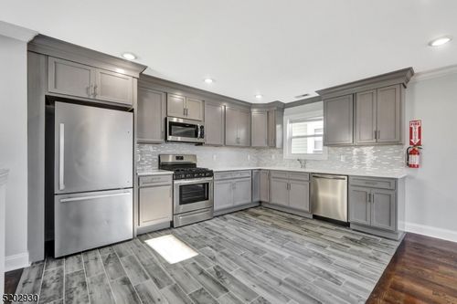 2-126 N 15th St, East Orange, NJ, 07017-5237 | Card Image