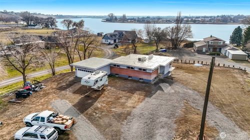 8061 Valley Rd Ne, Moses Lake, WA, 98837-9673 | Card Image