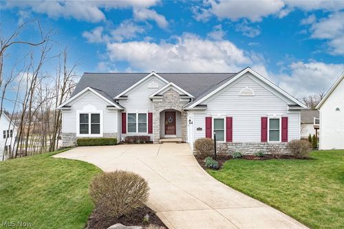 2052 Glenmont Dr, Brunswick, OH, 44212-4092 | Card Image