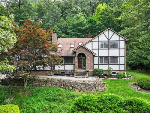 2576 Wexford Run Rd, Wexford, PA, 15090-7512 | Card Image