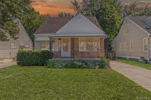8272 Coolidge, Center Line, MI, 48015-1748 | Card Image
