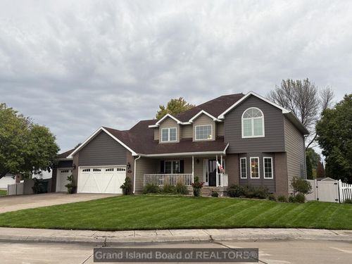 1612 Chesapeake Cir, Grand Island, NE, 68801-7575 | Card Image