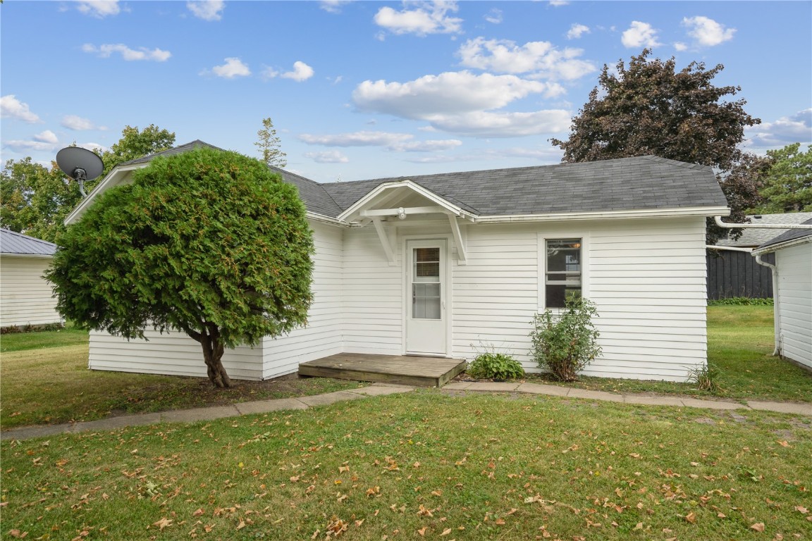 J Ave, Vinton, IA 52349