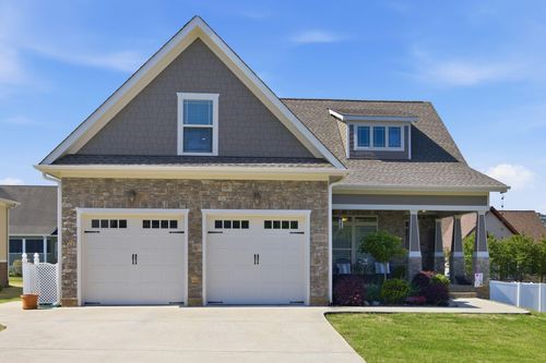 8910 Seven Lakes Dr, Ooltewah, TN, 37363-4968 | Card Image