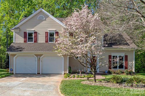 8607 Piccone Brook Ln, Charlotte, NC, 28216-1669 | Card Image