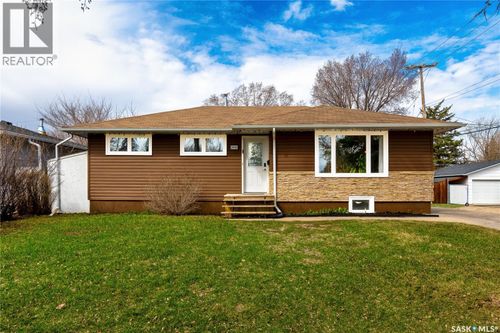 2406 Irvine Ave, Saskatoon, SK, S7J2A8 | Card Image
