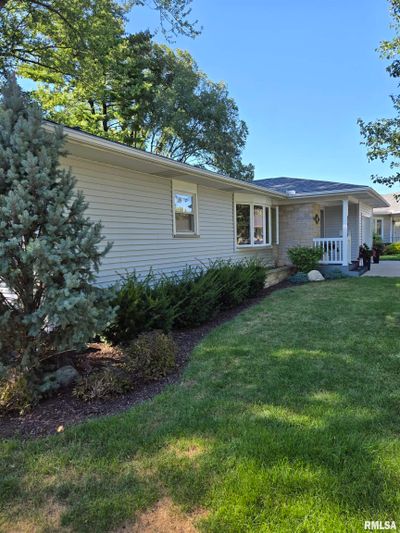 3610 35 Th Avenue, House other with 3 bedrooms, 2 bathrooms and null parking in Rock Island IL | Image 3