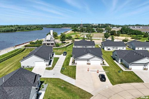 141 Beacon Harbor Cir, East Moline, IL, 61244-1470 | Card Image