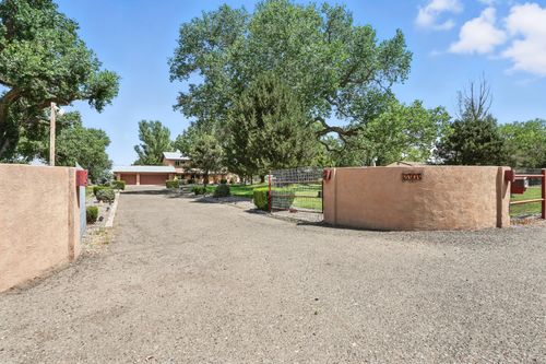 2707 Garner Rd Sw, Albuquerque, NM, 87105-6779 | Card Image