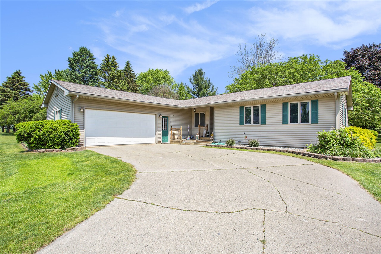 Westover Dr, Ionia, MI 48846