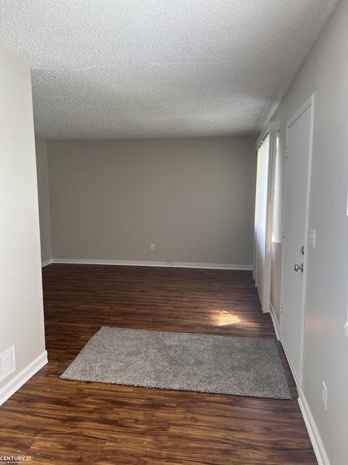 17841 Tennyson St, Roseville, MI, 48066-2923 | Card Image