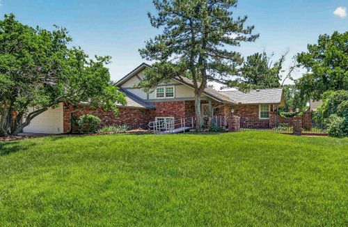 8621 E Tamarac St, Wichita, KS, 67206-2444 | Card Image