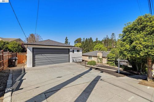 18595 Laredo Rd, Castro Valley, CA, 94546-2701 | Card Image