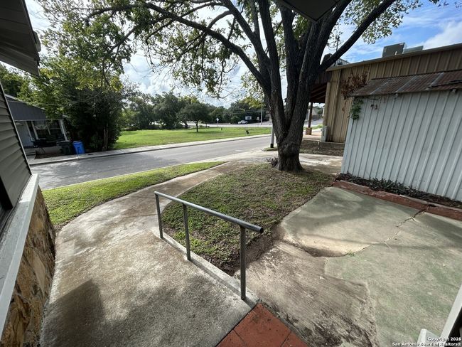 635 E Gonzales St, House other with 2 bedrooms, 1 bathrooms and null parking in Seguin TX | Image 18