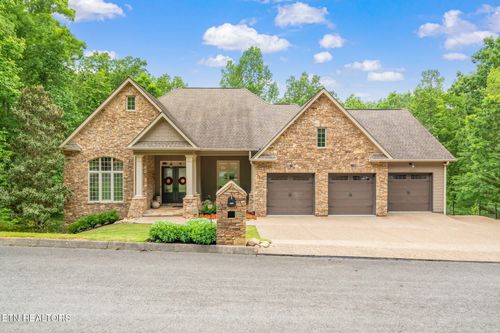 111 Winchester Cir, Oak Ridge, TN, 37830-8664 | Card Image