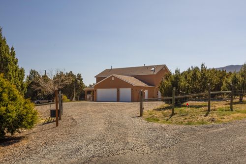 39 Sandia Haven Dr, Cedar Crest, NM, 87008-9425 | Card Image