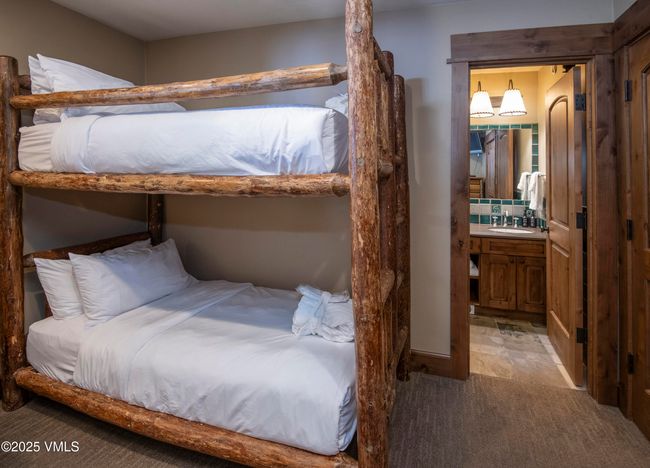 215216 - 684 W Lionshead Cir, Condo with 2 bedrooms, 2 bathrooms and null parking in Vail CO | Image 14
