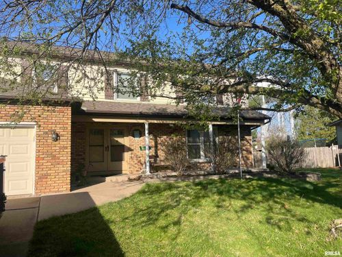 5833 Taylor St, Davenport, IA, 52806-1841 | Card Image