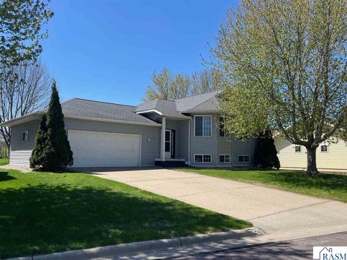 1232 W Menk Dr, Saint Peter, MN, 56082-7513 | Card Image