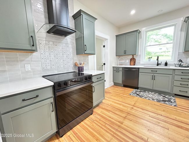 Chef's Kitchen with High End Samsung Appliances | Image 23