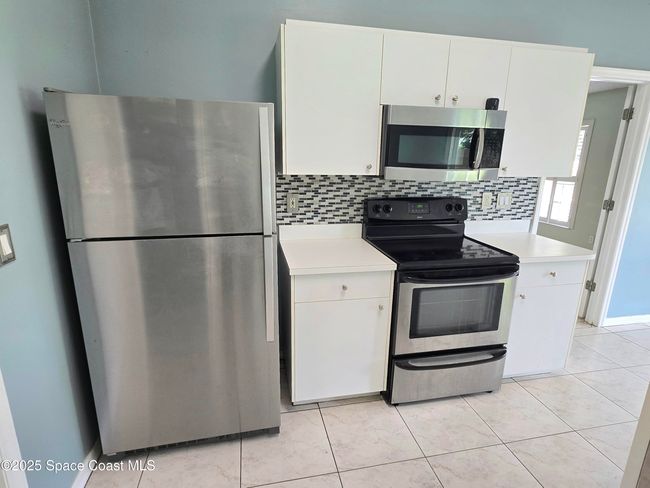 Stainless appliances | Image 8
