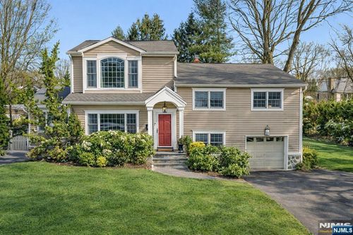 8 Kice Rd, Florham Park, NJ, 07932-2110 | Card Image