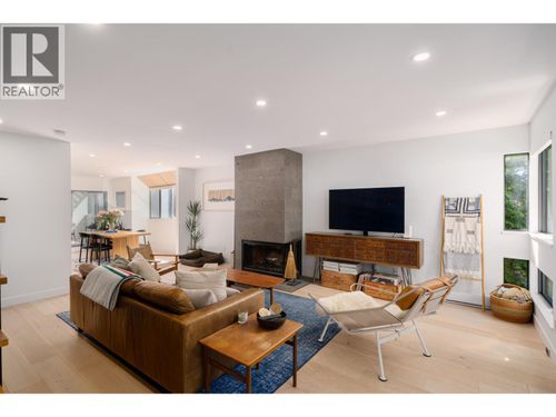 2018 Chesterfield Ave, North Vancouver, BC, V7M2P6 | Card Image