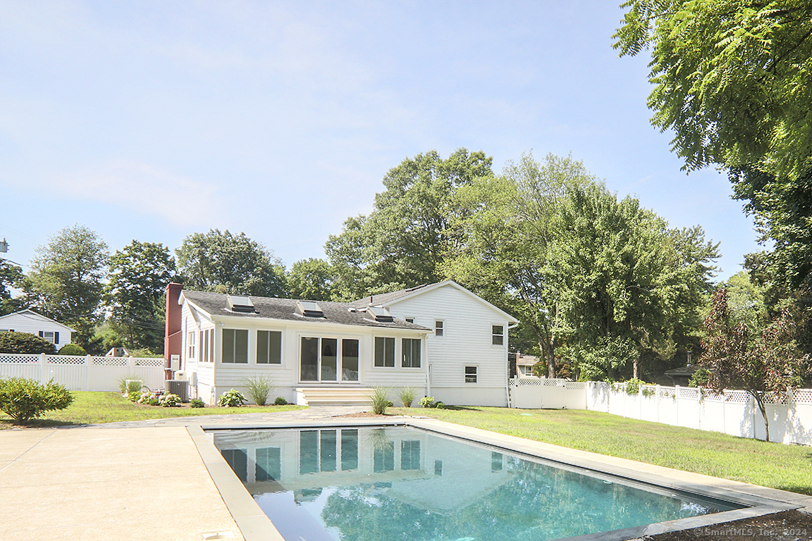 Columbine Ln, Norwalk, CT 06851