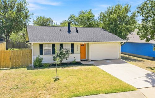 3211 Plantation Rd, Austin, TX, 78745-7424 | Card Image