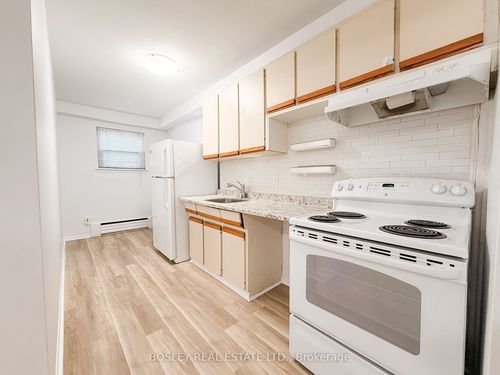 3-9928A Bayview Avenue, Richmond Hill, ON, L4C2L1 | Card Image