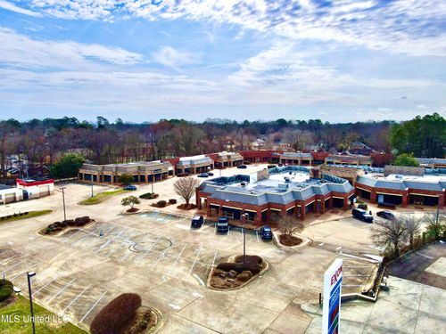 330-1625 E County Line Rd, Jackson, MS, 39211-1833 | Card Image