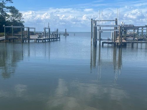 527 W Sawyer St, Saint George Island, FL, 32328-2427 | Card Image